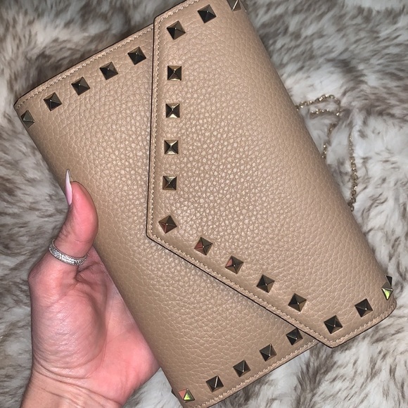 Valentino Garavani rockstud wallet on chain - Picture 2 of 13